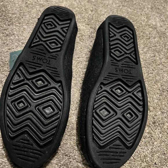 Toms Women’s Classic Black Felt Shearling Slip on shoes - Picture 4 of 4